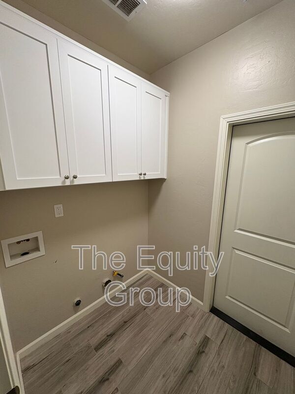 Building Photo - 4526 W Flagstaff Ave