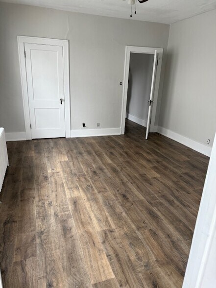 Building Photo - 831 S Grand Ave W
