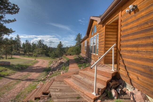 Building Photo - Wonderful Rural Home!