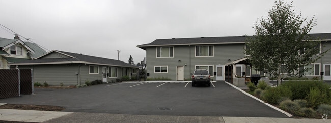 Building Photo - Jim and Salles Place