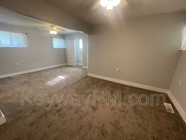 Building Photo - 506 Pershing Dr