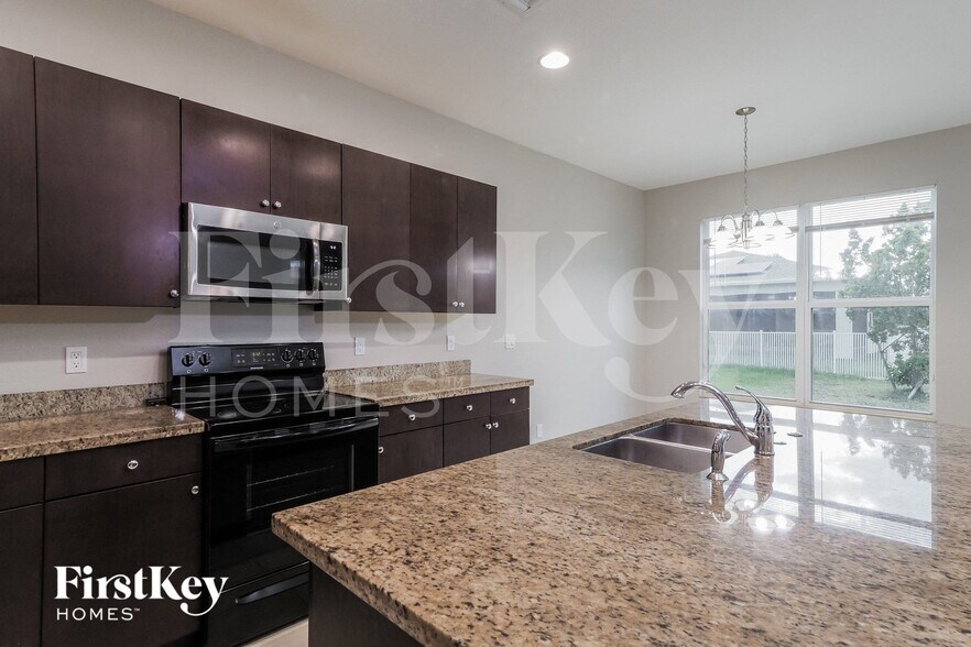 Building Photo - 1183 NW Leonardo Cir