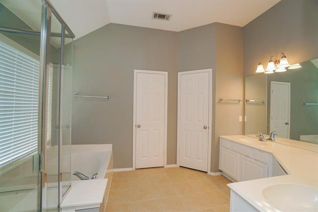 Building Photo - 1044 Southfork Dr