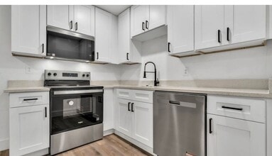 Building Photo - FIRST MONTH'S RENT COMPLETELY FREE MOVE-IN...