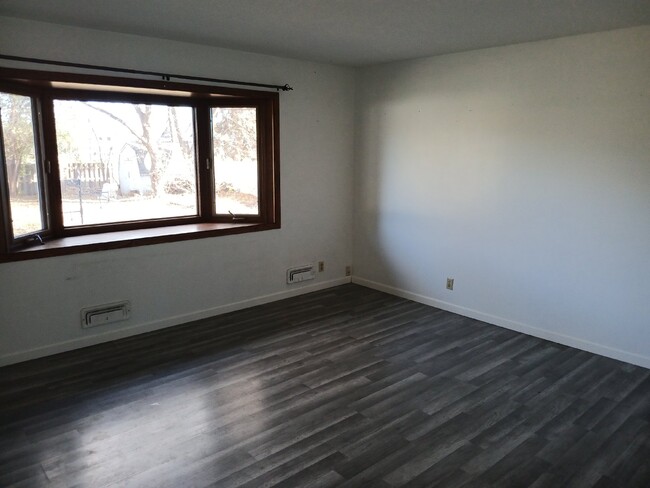 Building Photo - Cozy Rambler 3 Bedroom 2 Bathroom in Apple...