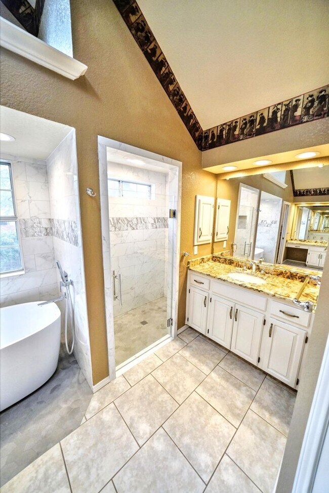 Building Photo - Executive Home in Greenshire with Luxurious Updates and Spacious Outdoor Living - Agent Commissio...