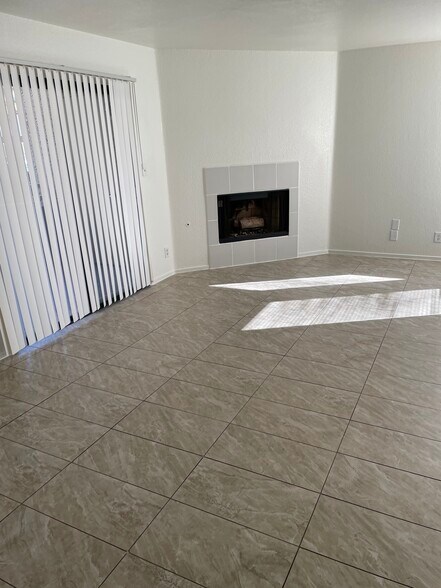Building Photo - 5038 S Rainbow Blvd