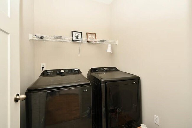 Building Photo - 208 Arrowwood Dr