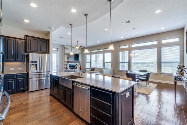 Building Photo - 16404 Aventura Ave