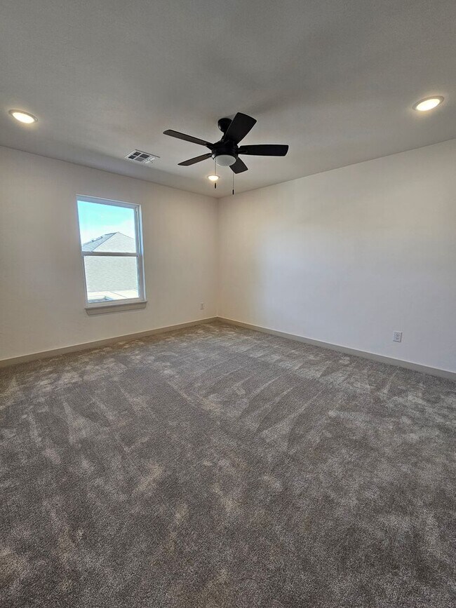 Building Photo - (3) Bed/(2.5) Bath Townhome Avail NOW! New Construction!