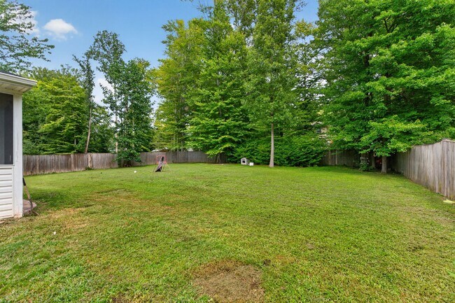 Building Photo - 4725 Springbrook Dr