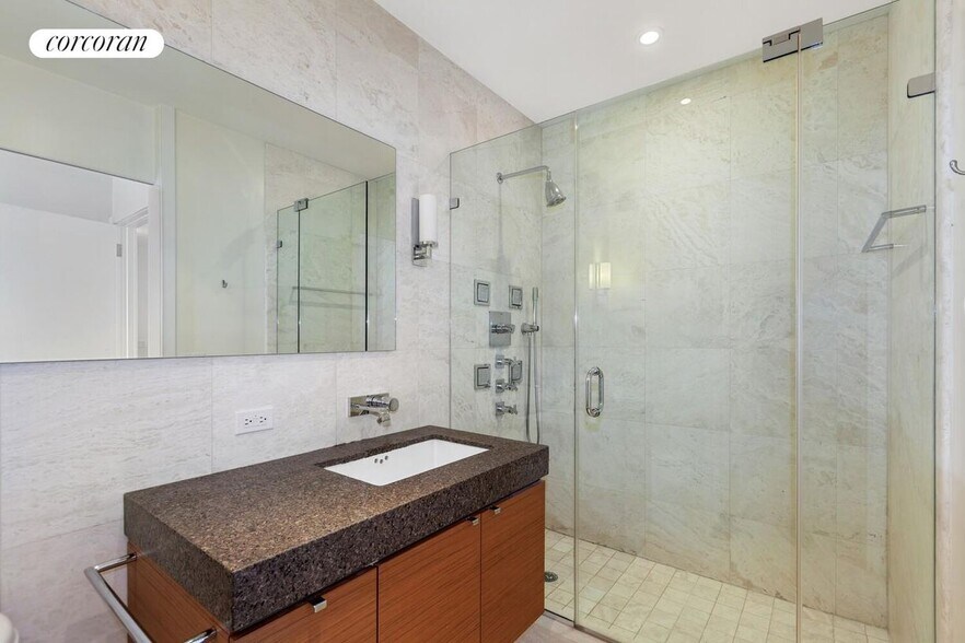 Building Photo - 170 E 87th St