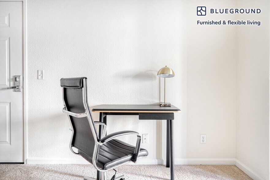 Building Photo - 1220 N Fair Oaks Ave