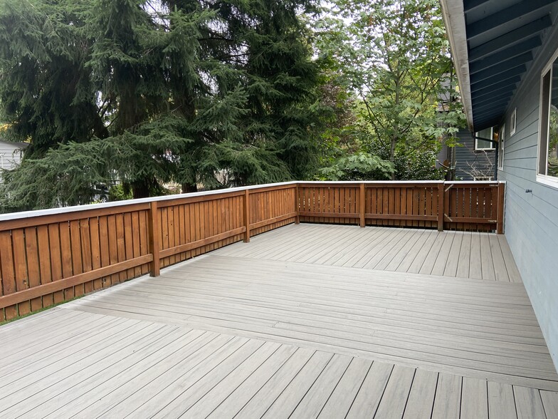 Building Photo - 11624 NE 74th St