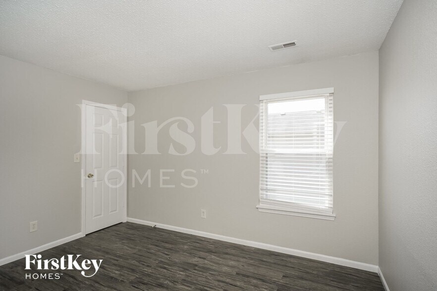Building Photo - 837 Franklin Lakes Blvd
