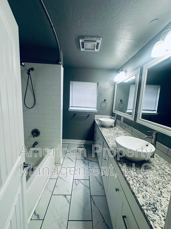 Building Photo - 7050 E 71st Ct