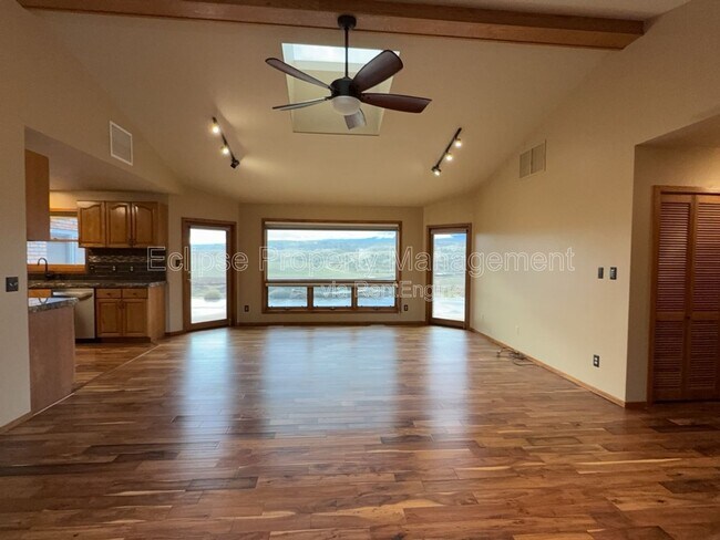 Building Photo - 2737 Sierra Vista Dr