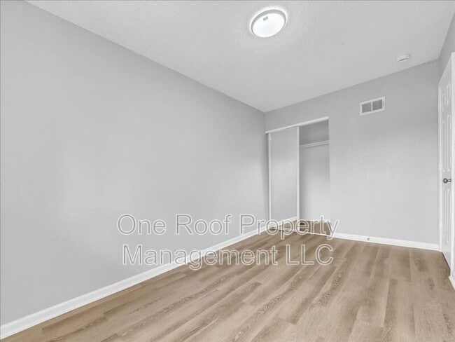 Building Photo - 2000 Chateau Dr