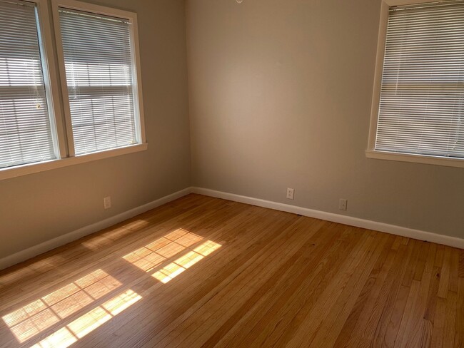 Building Photo - 3BR in Broadmoor