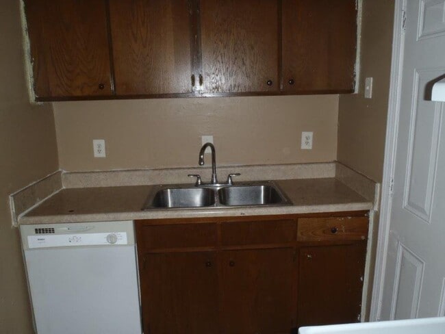 Building Photo - Awesome Duplex For Rent COMING SOON!
