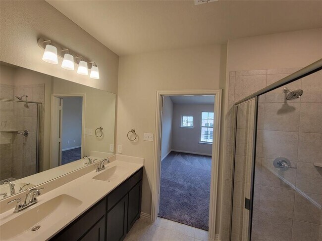 Building Photo - 3333 Solana Cir