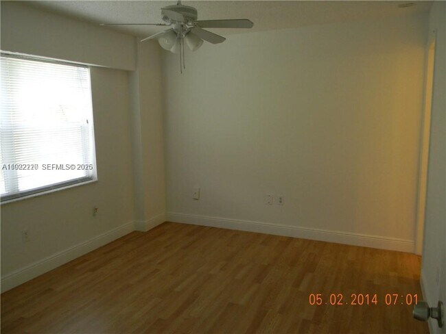 Building Photo - 16508 NE 26th Ave