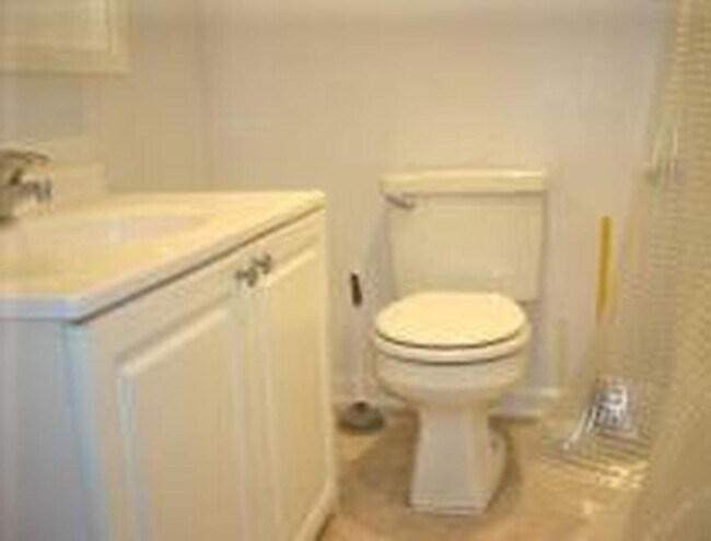 Building Photo - 2 bedroom in Chicago IL 60657