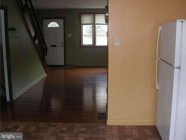 Building Photo - 358 Krams Ave