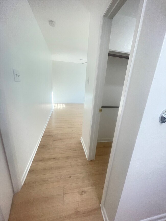 Building Photo - 701 Rosedale St