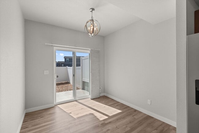 Building Photo - 290 E Chestnut St