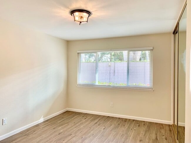 Building Photo - 3 Bedroom + 2 Bathroom Condo | Hueneme Bay 55+ Community | Unfurnished