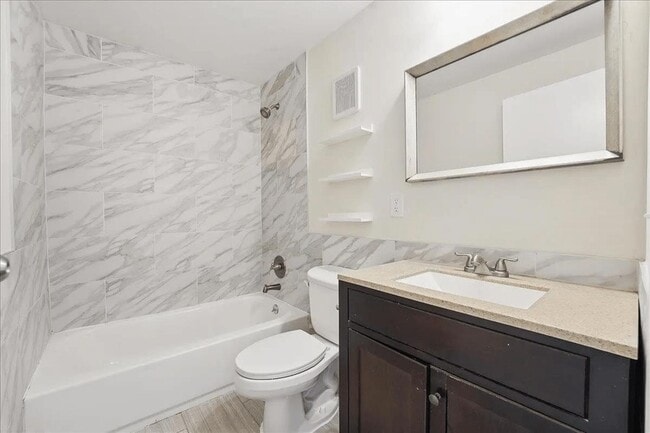 Building Photo - 12 Saddlewood Ct