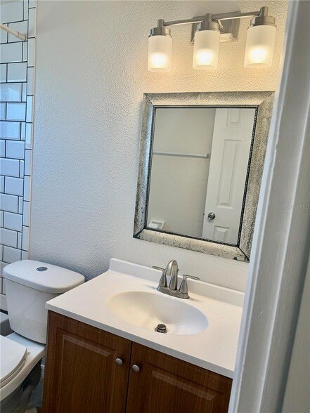 Building Photo - 162 Landmark St