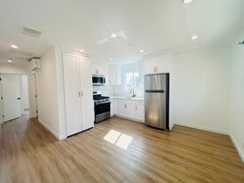 Building Photo - 10914 Columbus Ave