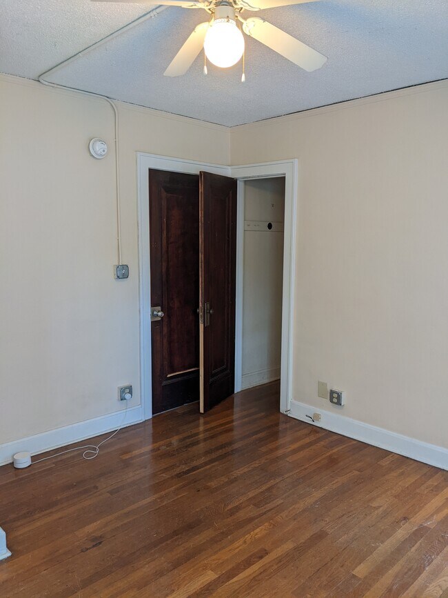 Building Photo - 1300 Rockhurst Rd