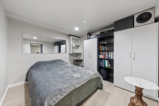 Building Photo - N20W5343 Pierce Ct