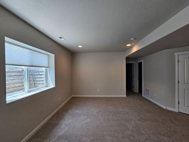 Building Photo - 1853 Clayhouse Dr