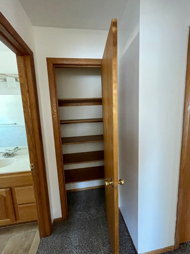 Building Photo - 705 Willow Run St