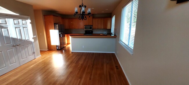 Building Photo - Gorgeous-Hardwoods-Open-Beautiful-Stainles...