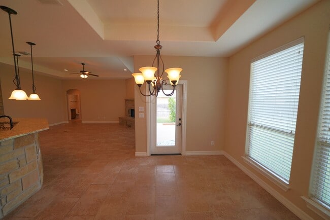 Building Photo - Beautiful Selma Living. Realtor Commission: $500