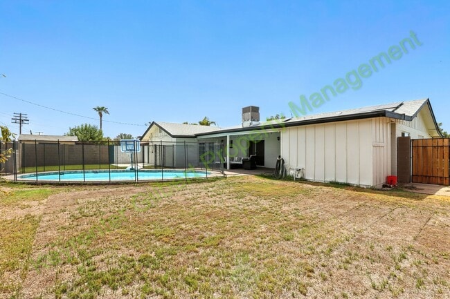 Building Photo - Charming Ranch-Style Home on a Corner Lot ...
