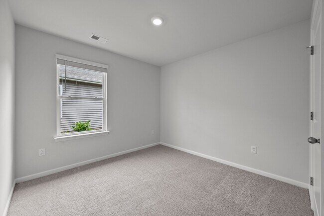 Building Photo - 2098 Course Ln