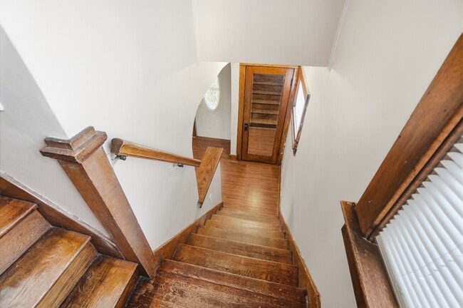 Building Photo - 1033 Forest Ave