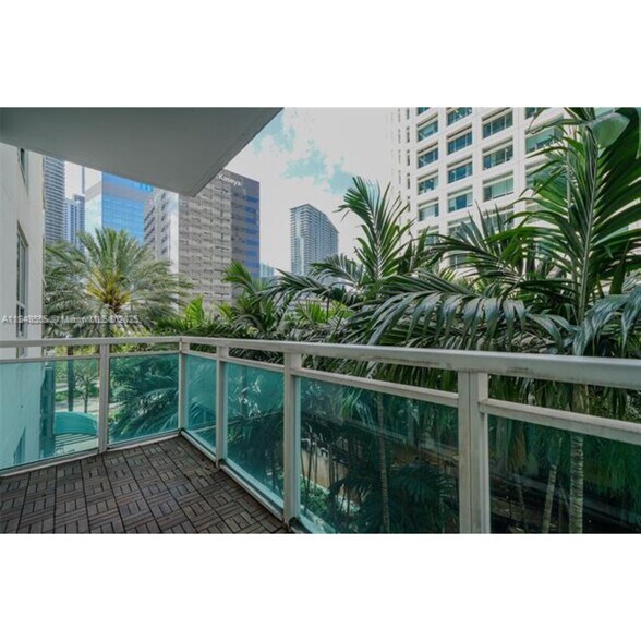 Building Photo - 950 Brickell Bay Dr