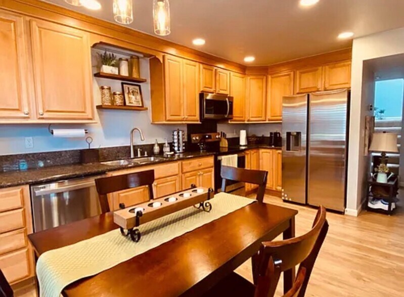 Building Photo - 691 Palomino Dr