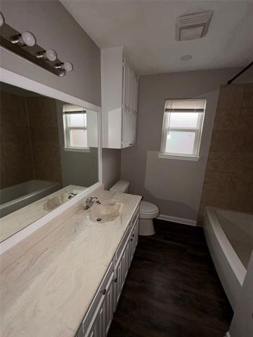 Building Photo - 2418 Parkside Dr