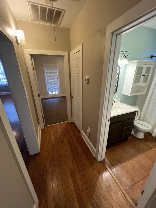 Building Photo - Location!  Location!  Adorable 2 bedroom, 1 bath home near Zachary High