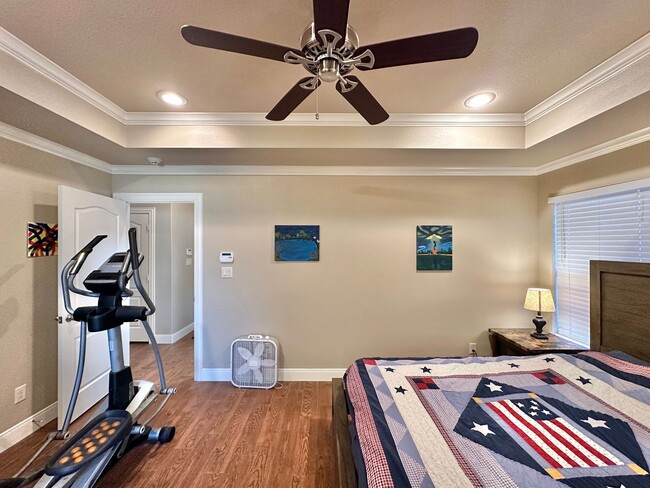 Building Photo - Stunning 3 Bed 2 Bath in Flint!