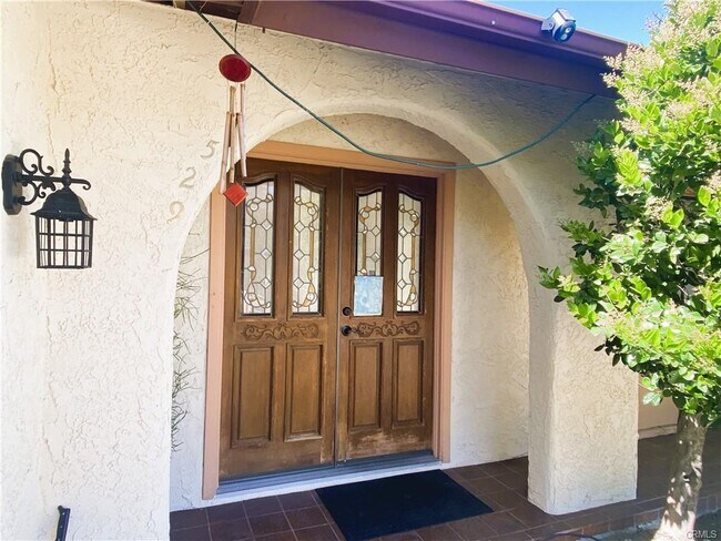 Building Photo - 9257 La Shell Dr