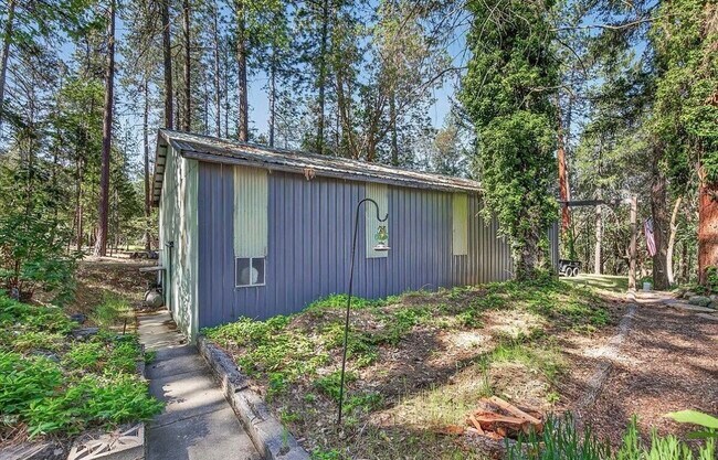 Building Photo - 981 Upper Applegate Rd